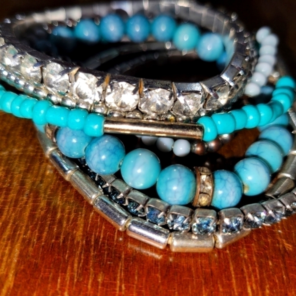 Set of 7 stacking bracelets